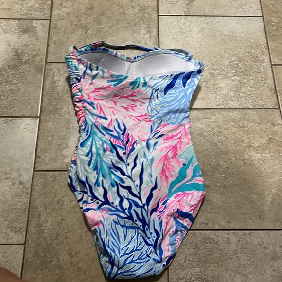 Lilly Pulitzer swim - Picture 4 of 10